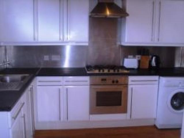 			VIEWINGS HIGHLY RECOMMENDED!, 3 Bedroom, 1 bath, 1 reception Flat			 Pember Road, KENSAL GREEN